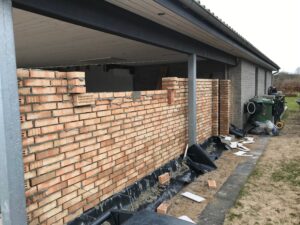 Yderside af ny mur til garage